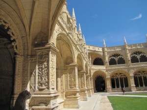 Peaceful cloister of the Monasteiro des Jeronimos...