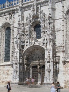 The incredible doorway of the Monasteiro des Jeronimos...