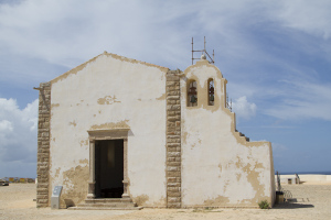 The restored church of Nossa Senhora da Graça inside the fort dates from 1579.